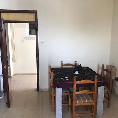 Athina 8 Court * Πάφος