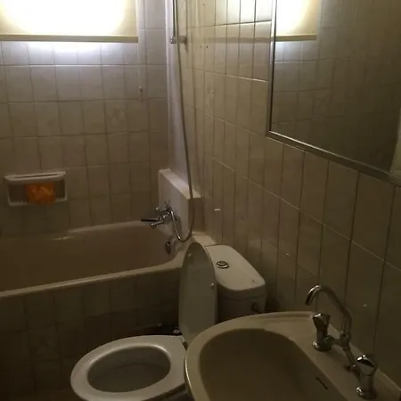 Athina 8 Court Апартаменты